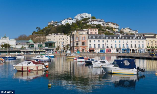 Mujer roba un ferry en el puerto de Devon