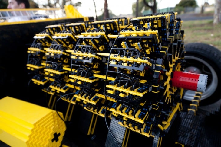 extremetech.com lego-engine-up-close