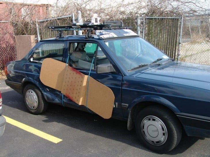 Creatividad para reparar carros