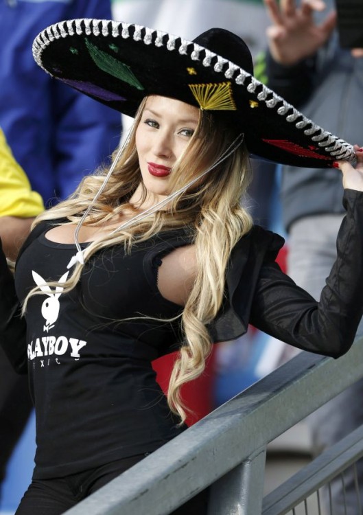 rubia copa america 2015 sombrero charro playboy