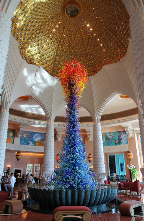 lobby hotel atlantis escultura impresionante