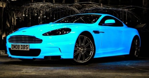 El increíble Aston Martin DBS que brilla en la oscuridad