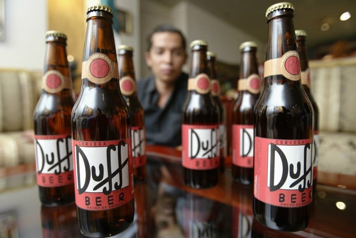 Sale oficialmente a la venta la cerveza Duff