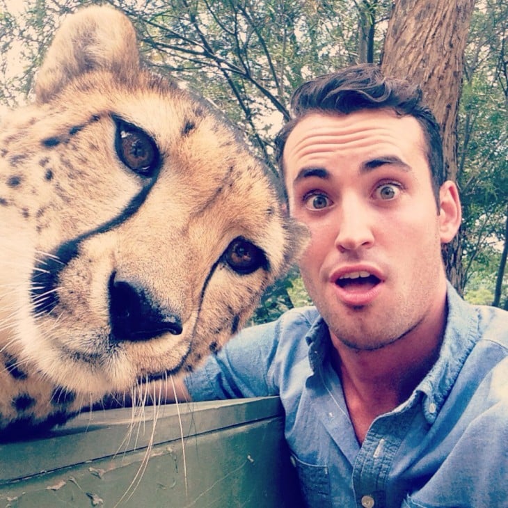selfie con guepardo salvaje