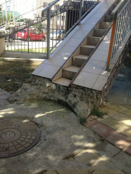 ERROR DE ARQUITECTURA RAMPA Y ESCALERA