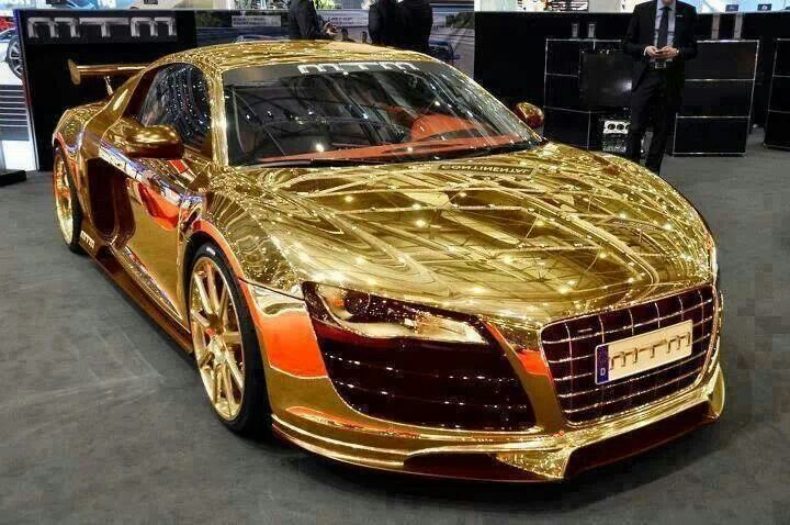 R8 bañado en oro dubai