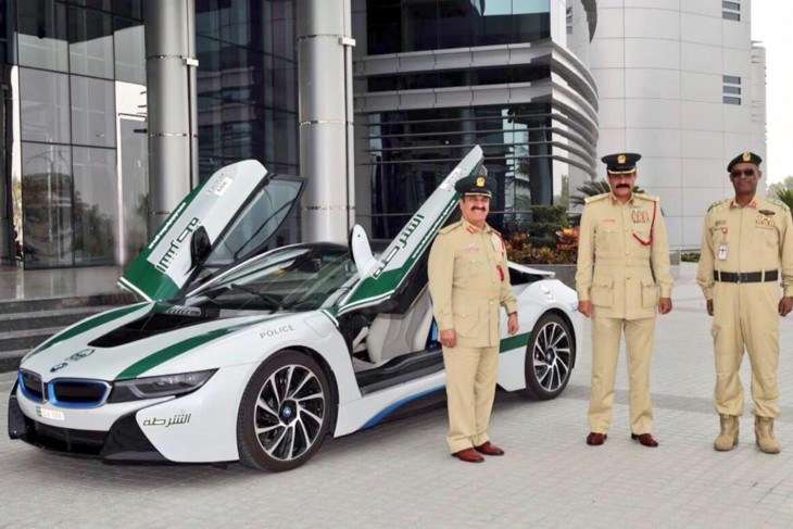 policia dubai bmw i8