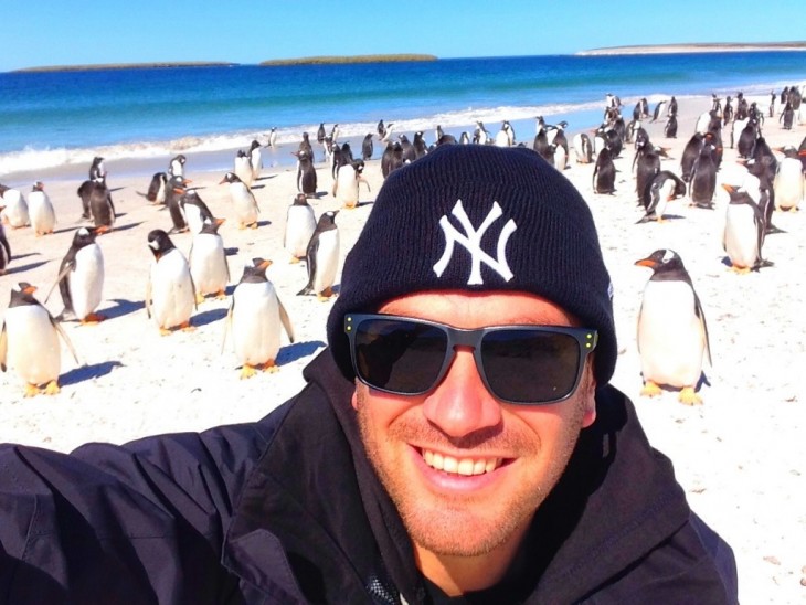 selfie con pingüinos en la playa