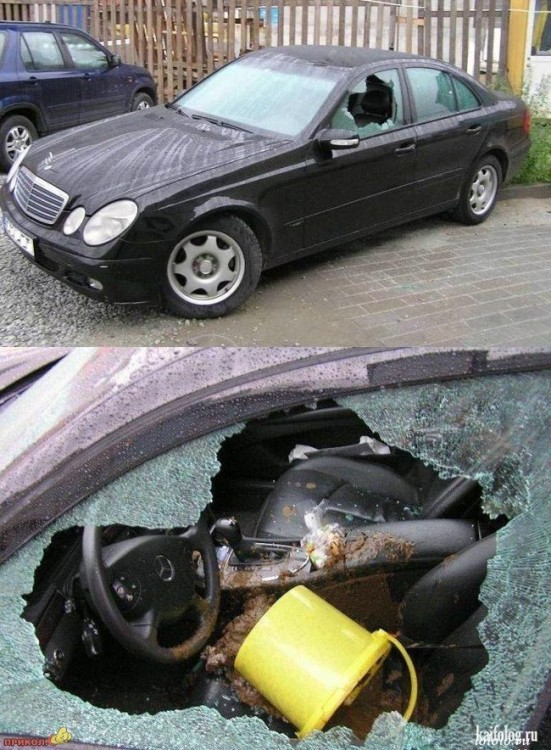 rompe ventana de mercedes benz y deja un bote de mierda