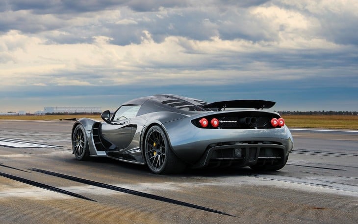 Hennessey Venom GT en aeropuerto