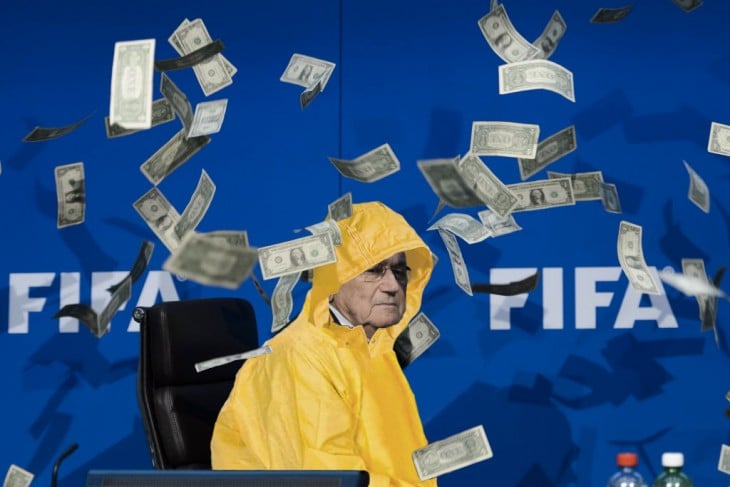 blatter con impermeable