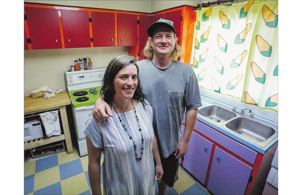 Pareja redecora su cocina para que sea como los simpsons