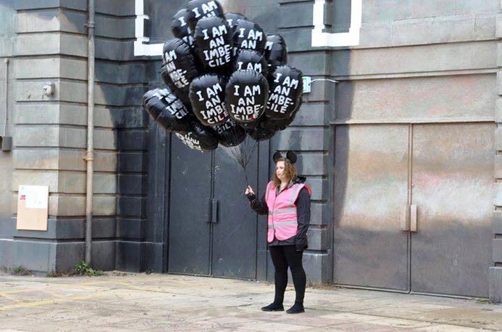 vendedor de globos en dismaland