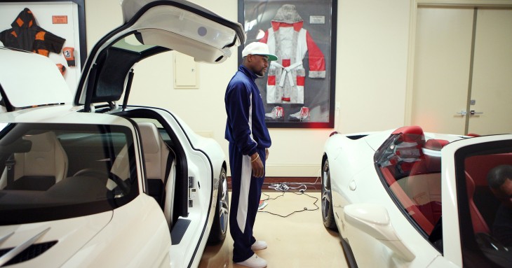 Mayweather presume su nuevo auto de 4.8 millones de dólares