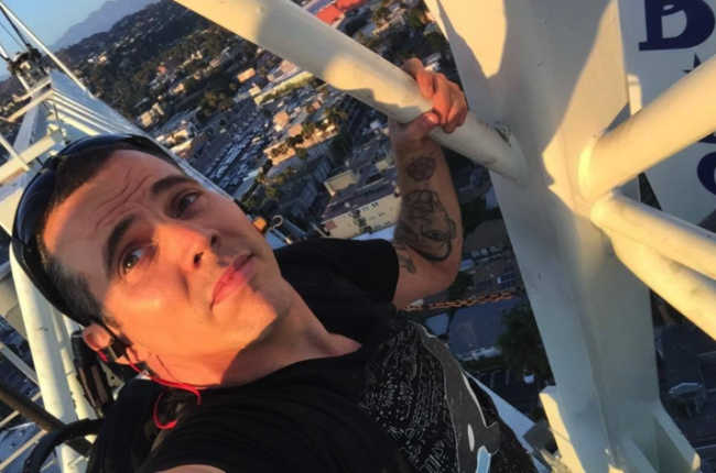 Steve-O es detenido por trepar a una grúa y protestar contra Sea World 