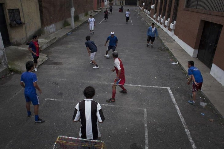 Las 25 reglas del futbol callejero