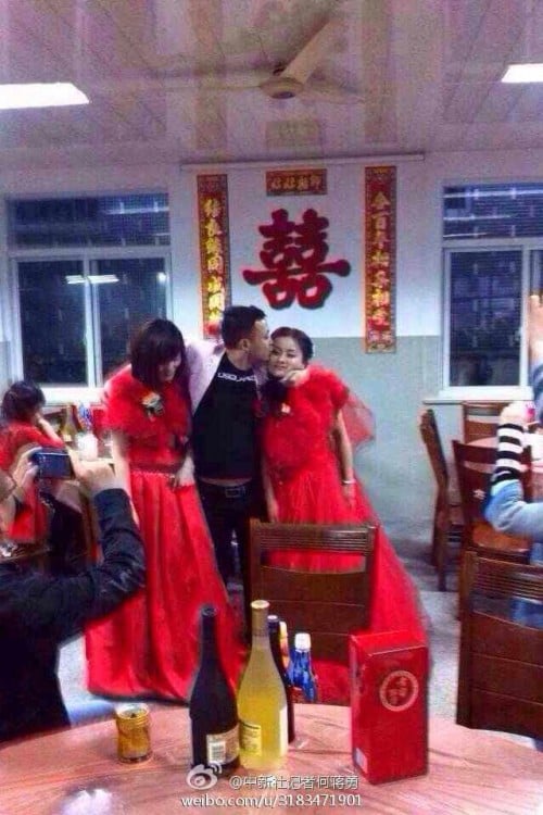 Boda de un hombre con dos mujeres en china