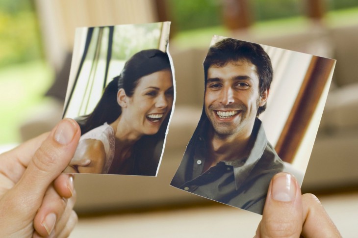 fotografía de una pareja partida a la mitad