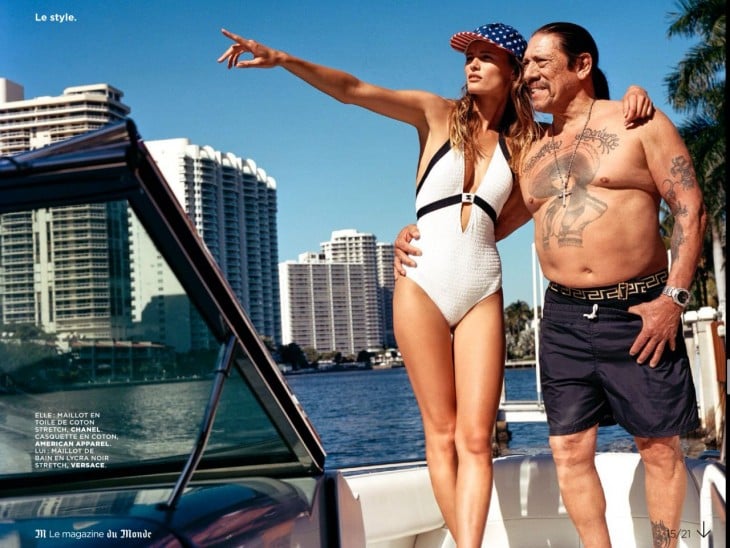 Danny Trejo con una chica en un barco