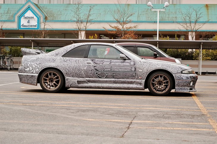 novia pinta Nissan Skyline GTR paso 8