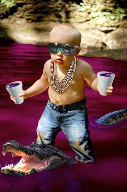 Photoshopean a bebé, vasos y cocodrilo