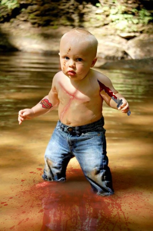 Photoshopean a bebé, con cuchillo