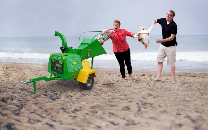 Photoshop niño cae en la playa trituradora