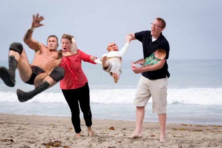 Photoshop niño cae en la playa luchador