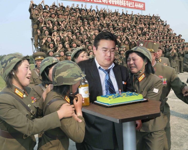 Photoshop de solitario cumpleañero con soldadas coreanas
