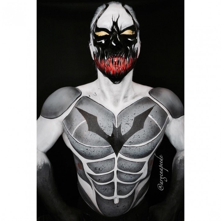 batman anti venom hibrido