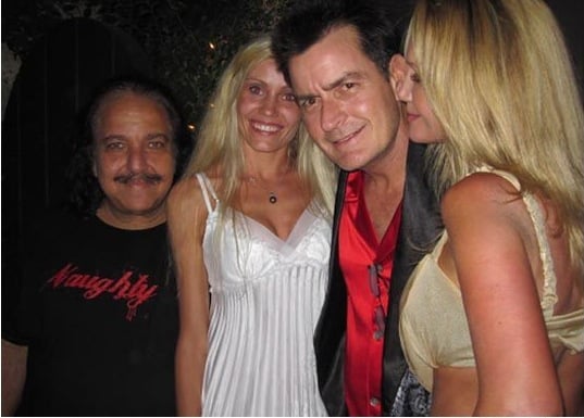 charlie sheen mujeres