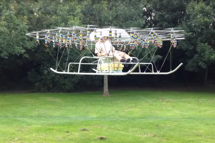 Este hombre Construye un helicóptero con 54 Drones