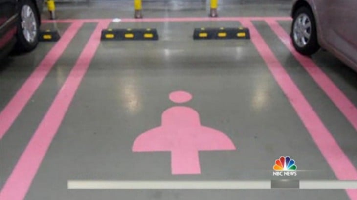 estacionamiento reservado para mujer