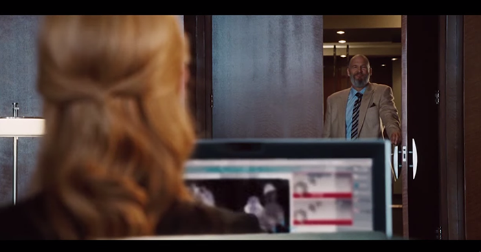 pepper descubierta en computadora iron man