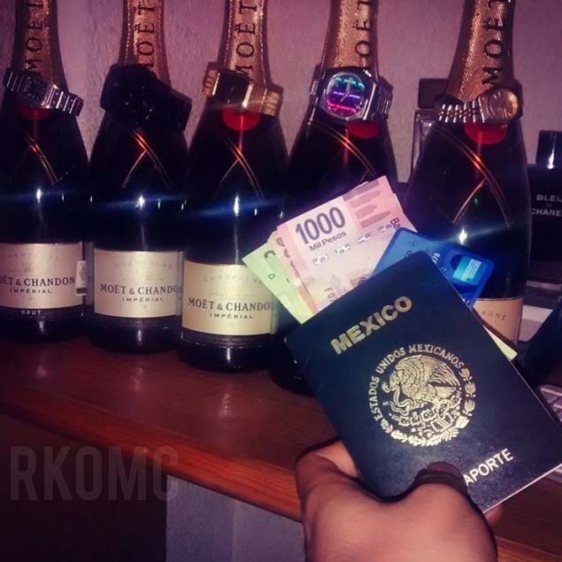 champaña y relojes caros con pasaporte mexicano y dinero de narcojunior