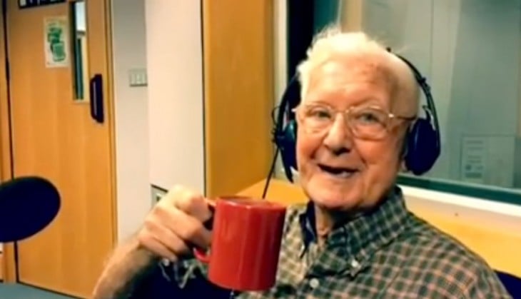 bill tomando café en la estación de radio Solent