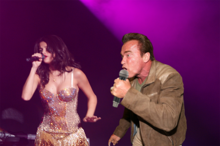 Cantando con Lana del Rey, Photoshop de Schwarzenegger
