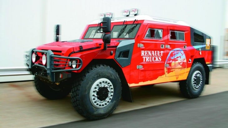 Renault Sherpa rojo vehiculo militar