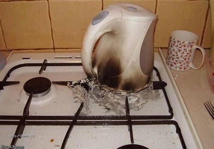 Olla quemada en la estufa