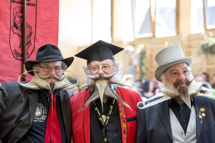 Hombres con barbas exóticas