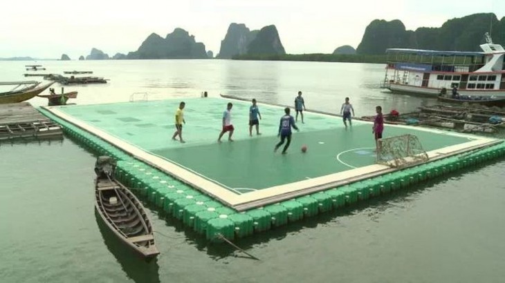 Cancha flotante de futbol