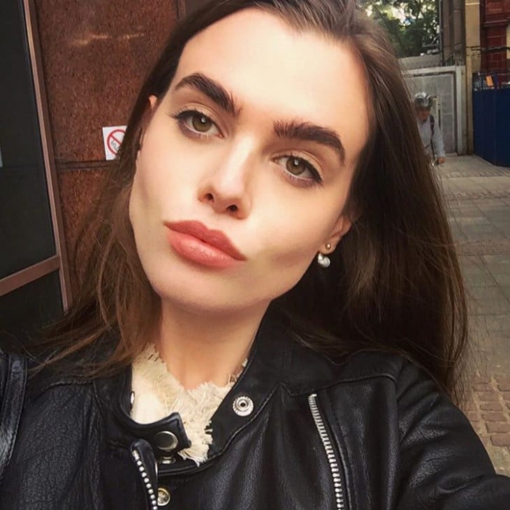 Una selfie de Charli en la calle