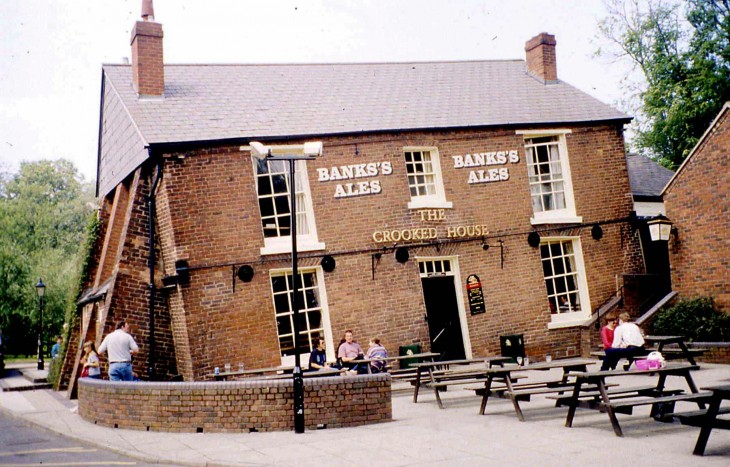 Vista exterior del Crooked House