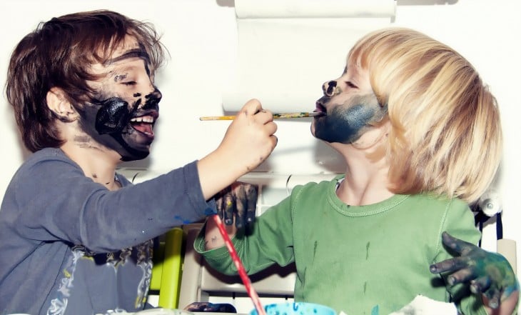 niños pintandose la cara