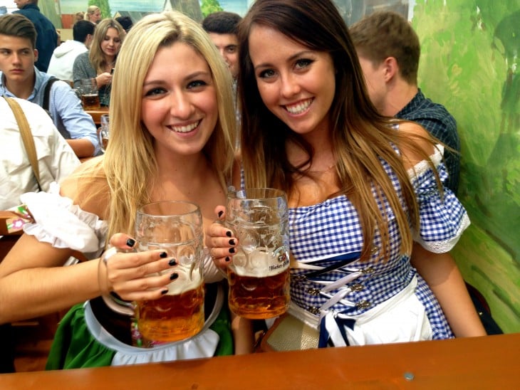 Amigas en el Oktoberfest