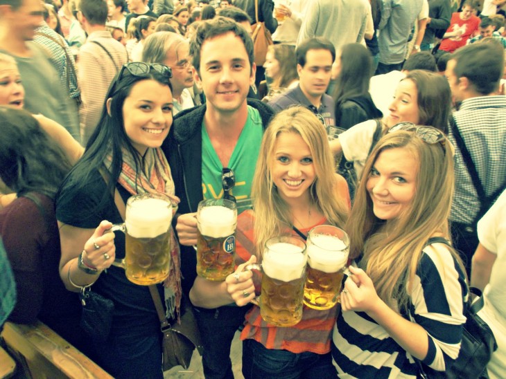 Amigas en Oktoberfest