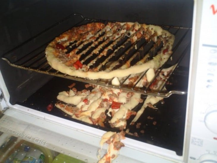 Pizza cae en el horno