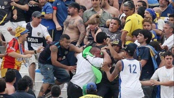 pelea de borrachos en partido de futbol