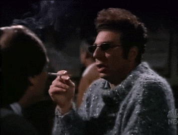 gif de Cosmo Kramer fumando bebiendo