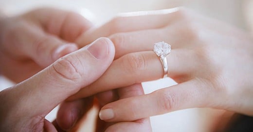 ¿Por qué compramos anillos de compromiso con diamantes?